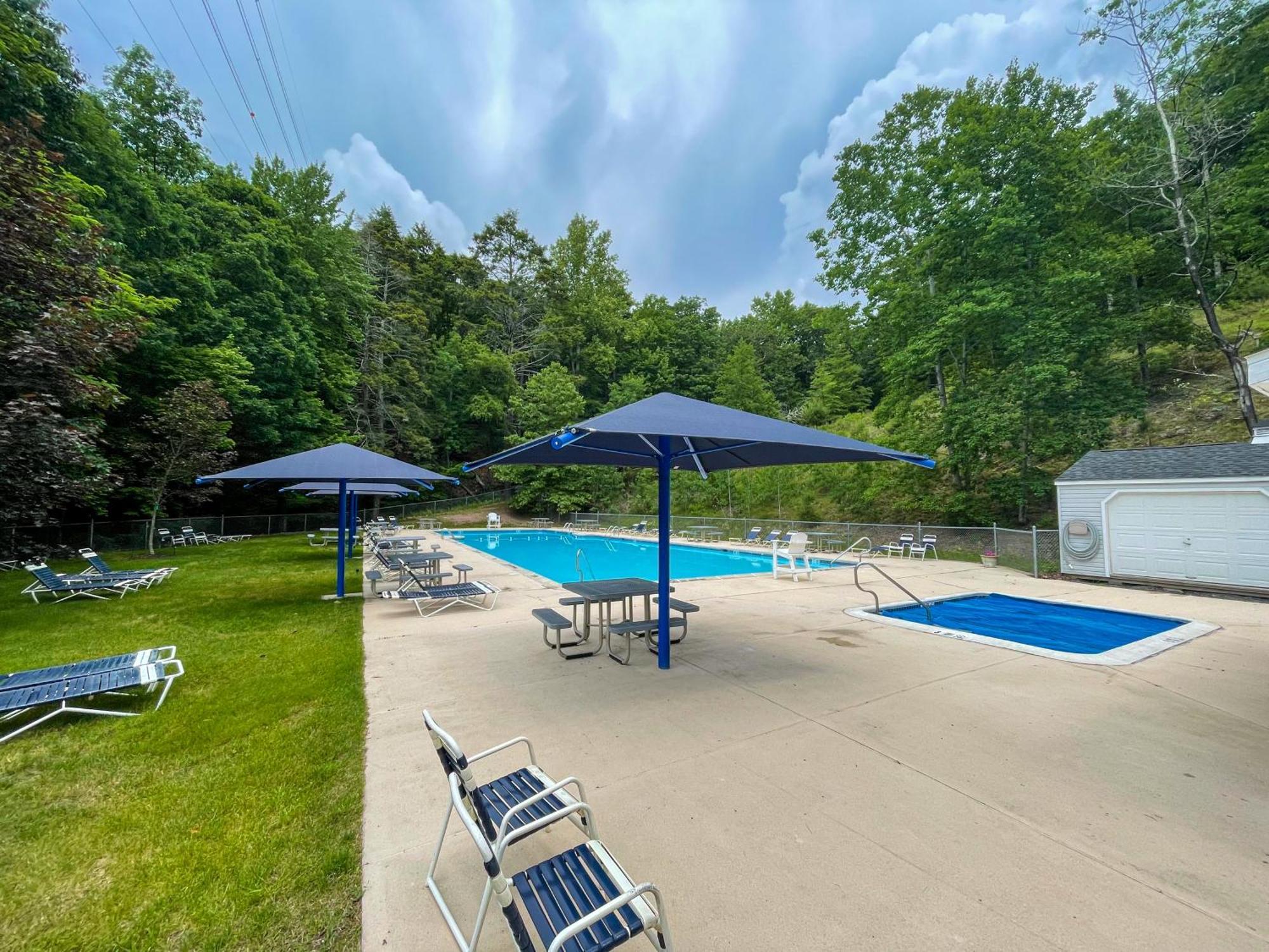 Unique Roundhouse: Hot Tub-Game Room-Firepit&More! Bushkill Exterior photo
