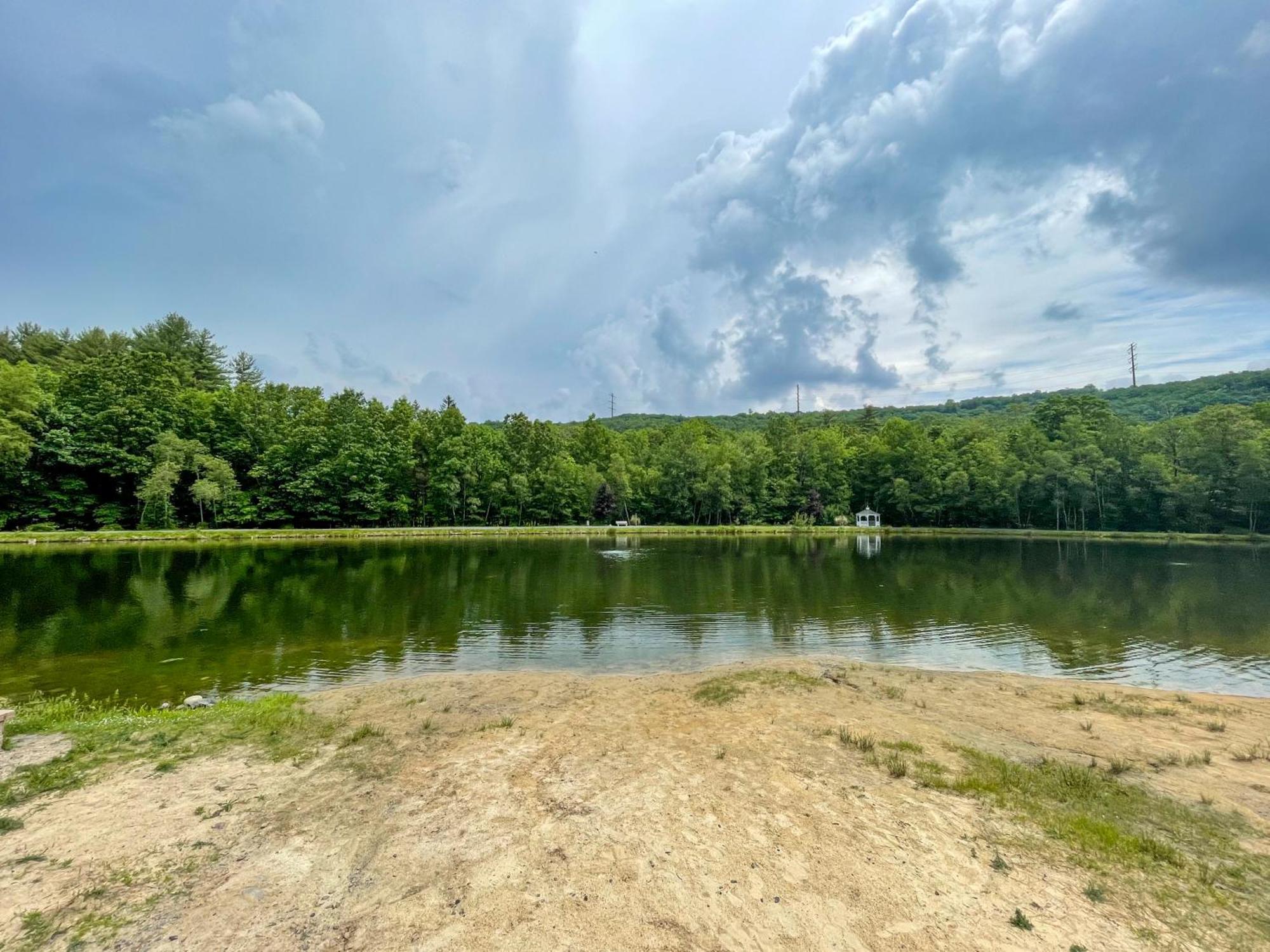 Unique Roundhouse: Hot Tub-Game Room-Firepit&More! Bushkill Exterior photo