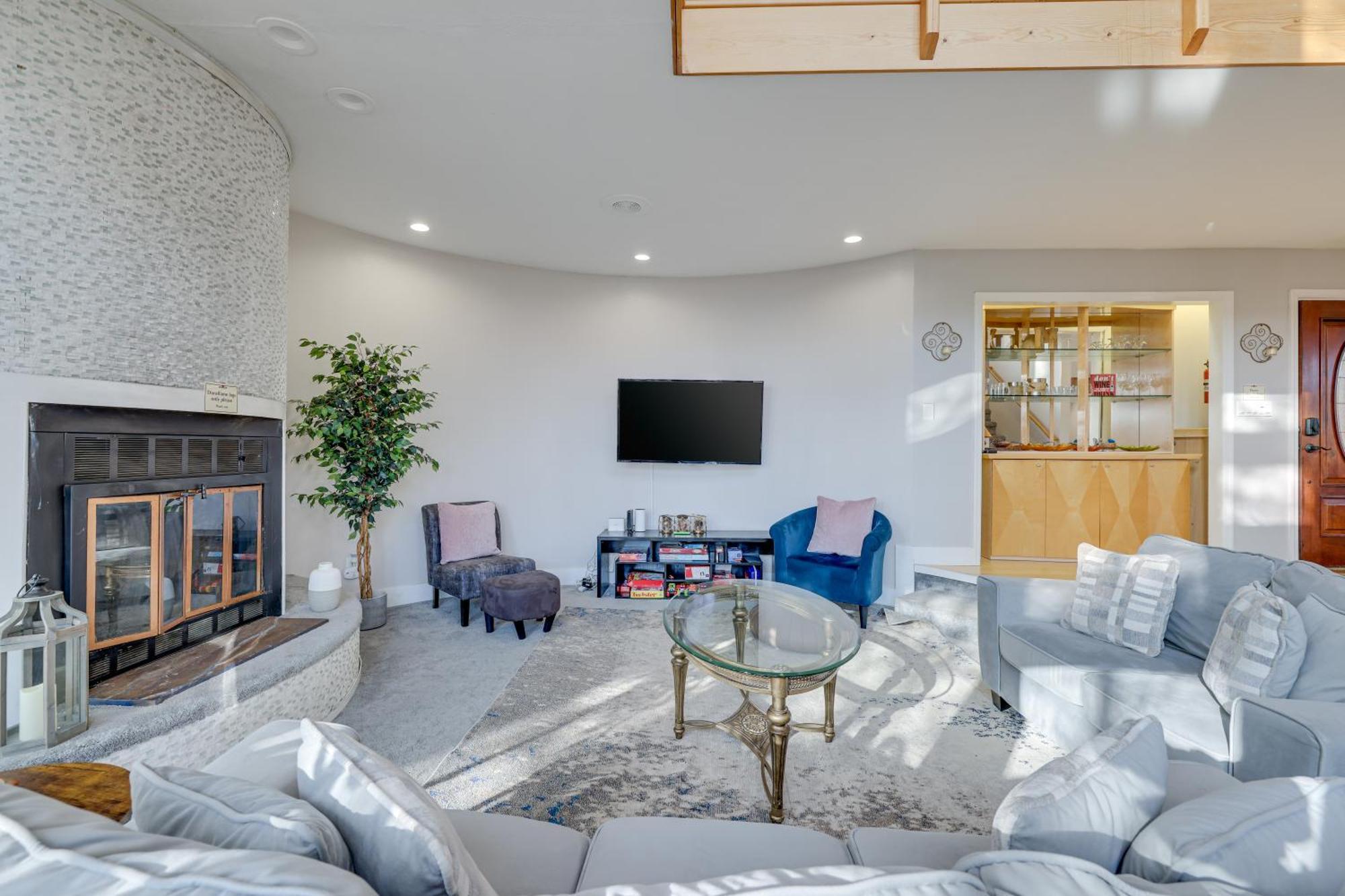 Unique Roundhouse: Hot Tub-Game Room-Firepit&More! Bushkill Exterior photo